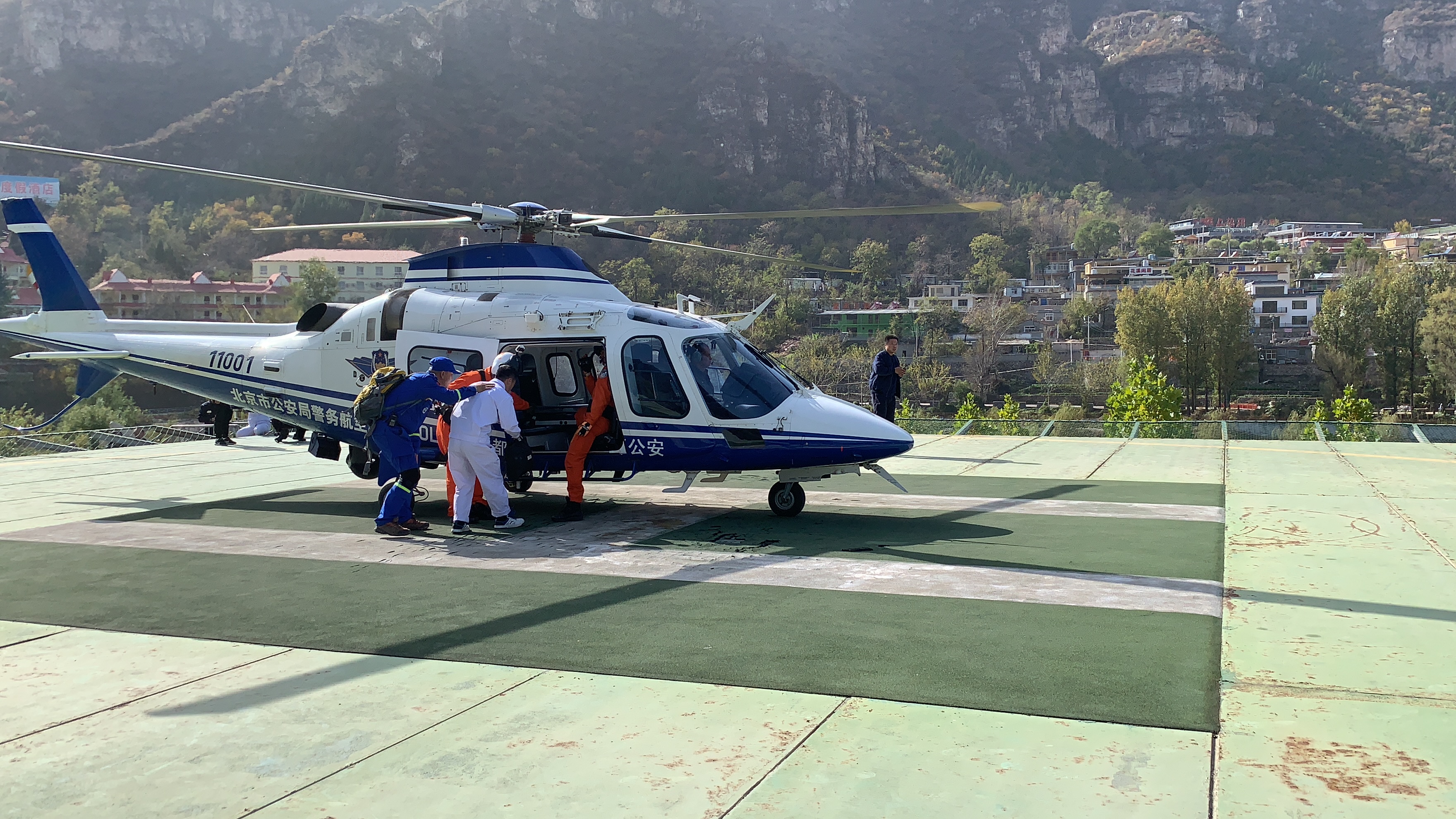 北京房山一直升机坠落 路人参与救援是怎么回事,关于北京房山车辆救援的新消息 多特软件资讯 